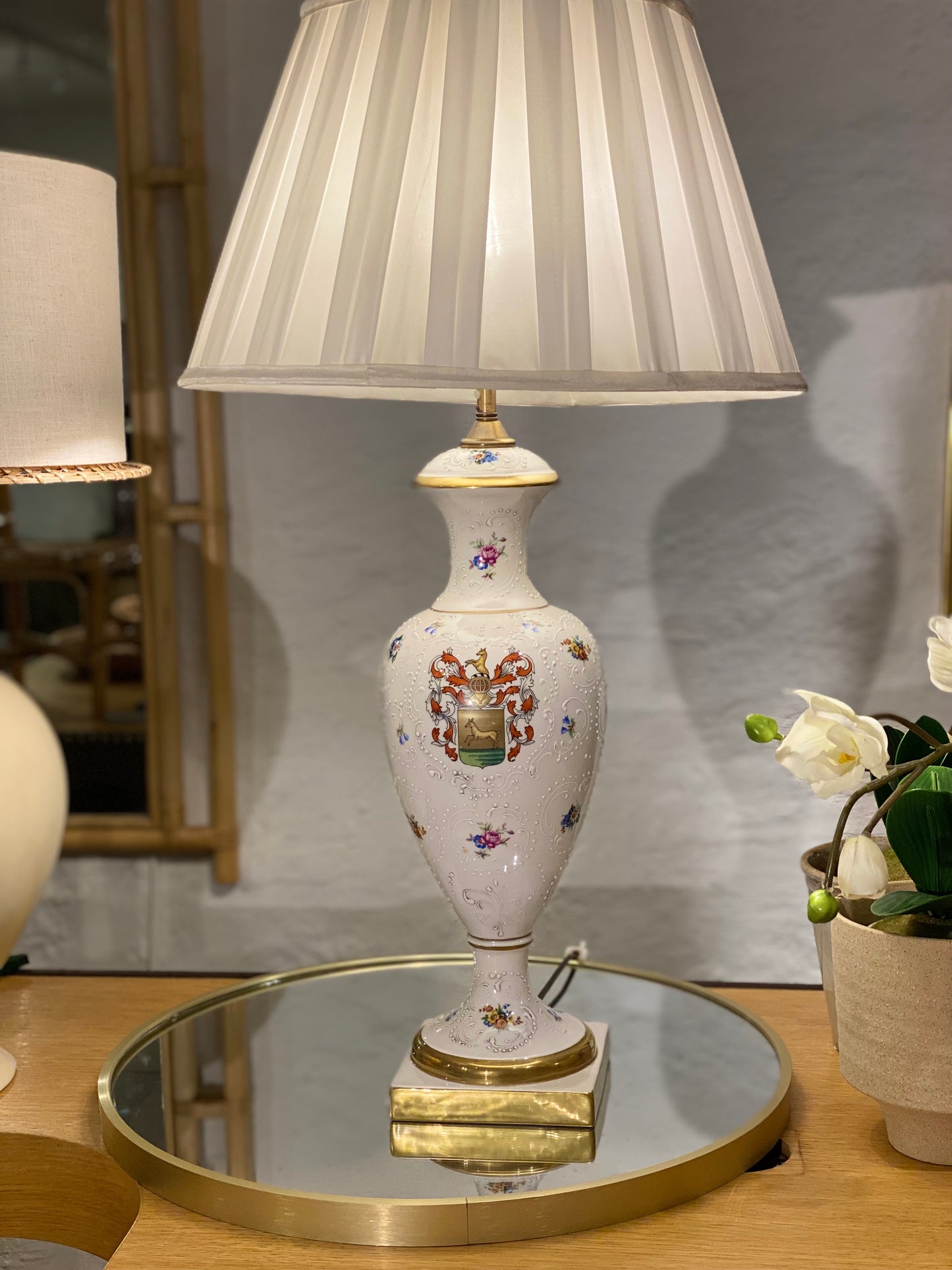 Italiensk bordlampe - Håndmalt porselen.